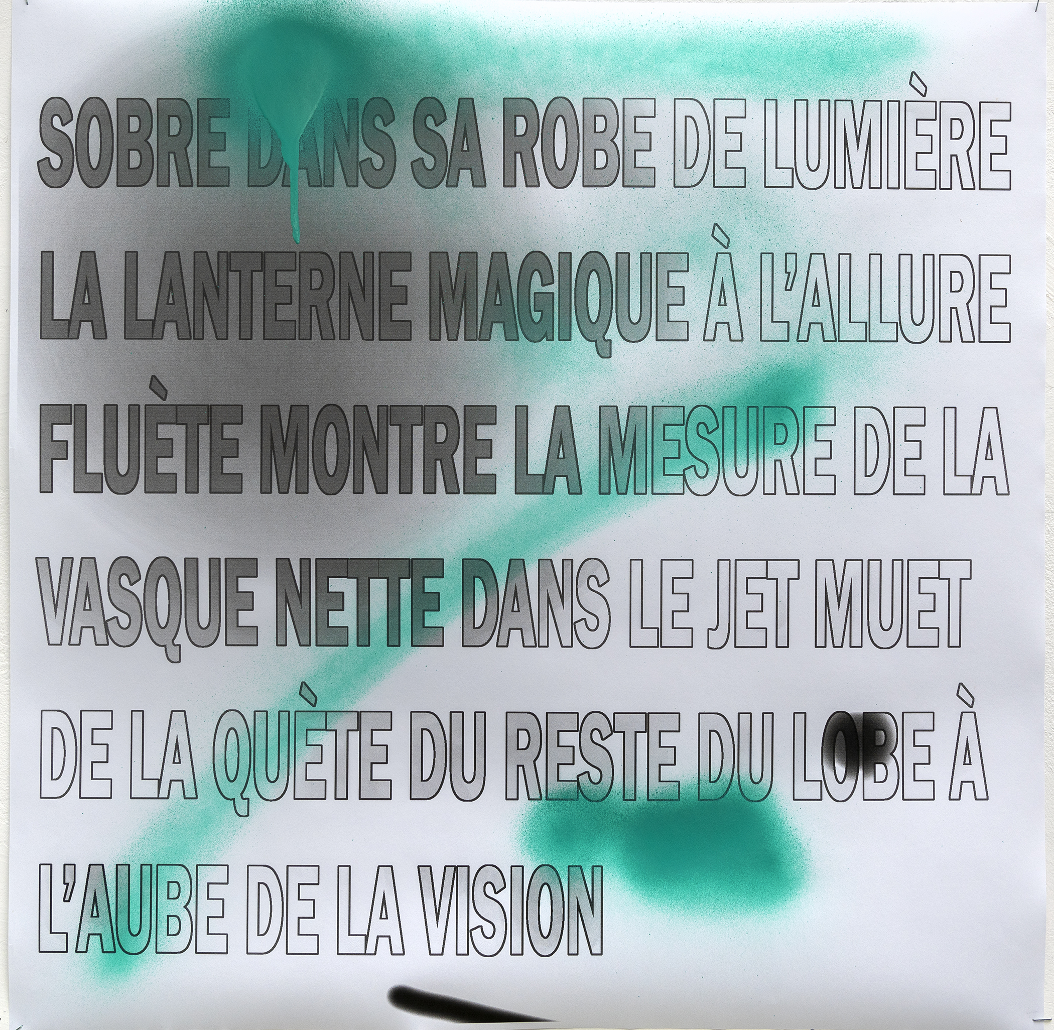 Sobre dans sa robe